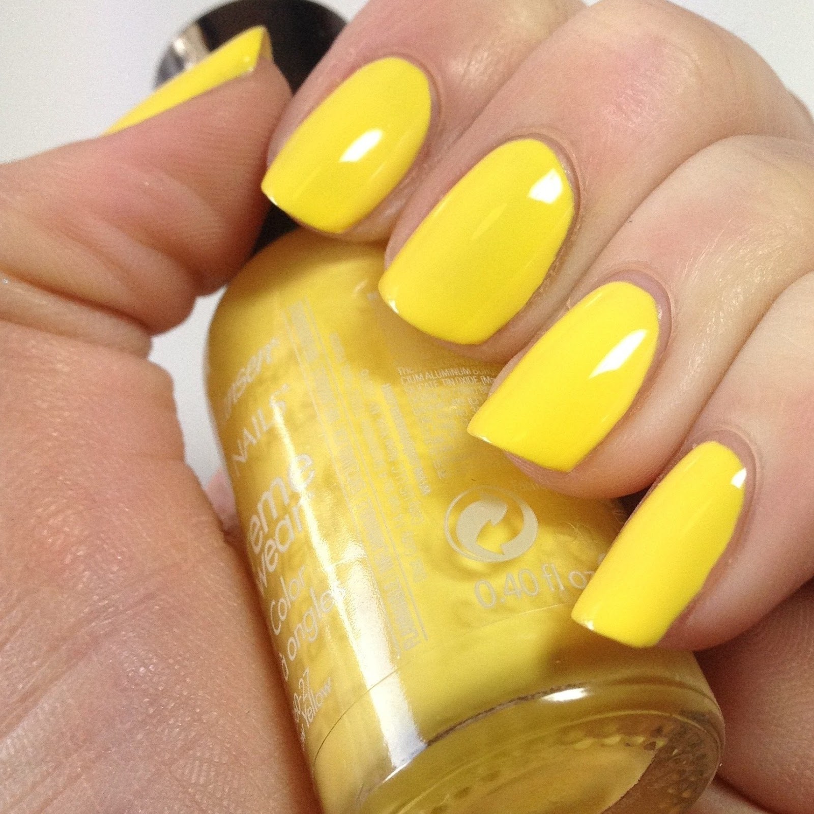 Nail Art: yellow nail paint