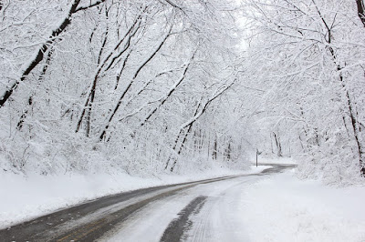 https://pixabay.com/en/snow-snowy-road-winter-nature-cold-1978459/