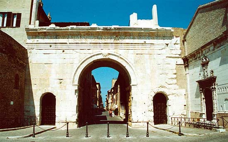 PINACOTECA DE ARTE ROMANO ROMANICO ARCOS DEL TRIUNFO PINACOTECA DE ARTE ROMANO ROMANICO ARCOS DEL TRIUNFO