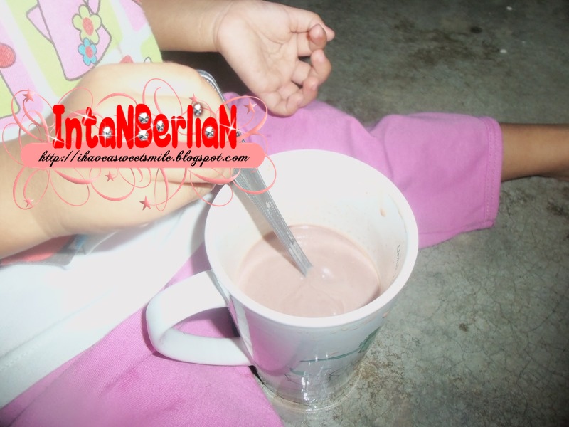Aksi Alisha apabila first time diberi minum susu formula..