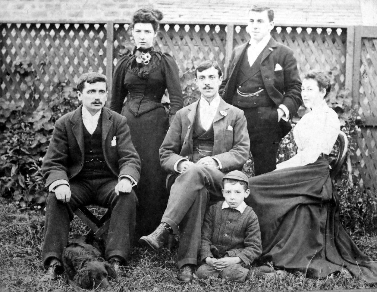 Tour Scotland Old Photograph Family Pittenweem Scotland