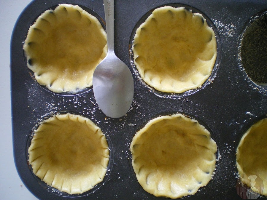 Small Cherry Bakewell. Rellenando los moldes