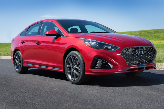 2018 Hyundai Sonata Limited 2.0T front 3/4 view Front 3/4 view of 2018 Hyundai Sonata Limited 2.0T