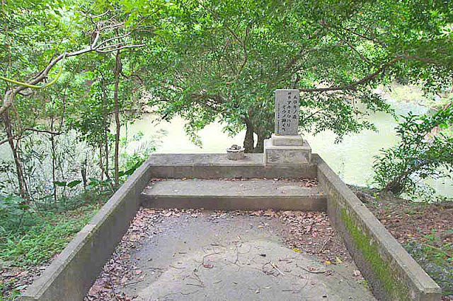 Yara Muruchi Pond, altar, incense burner,woods