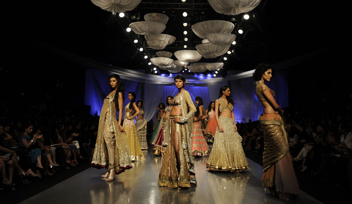 Manish Malhotra Dress  - Manish Malhotra Dress Pics - Saree, Lehnga, Suit