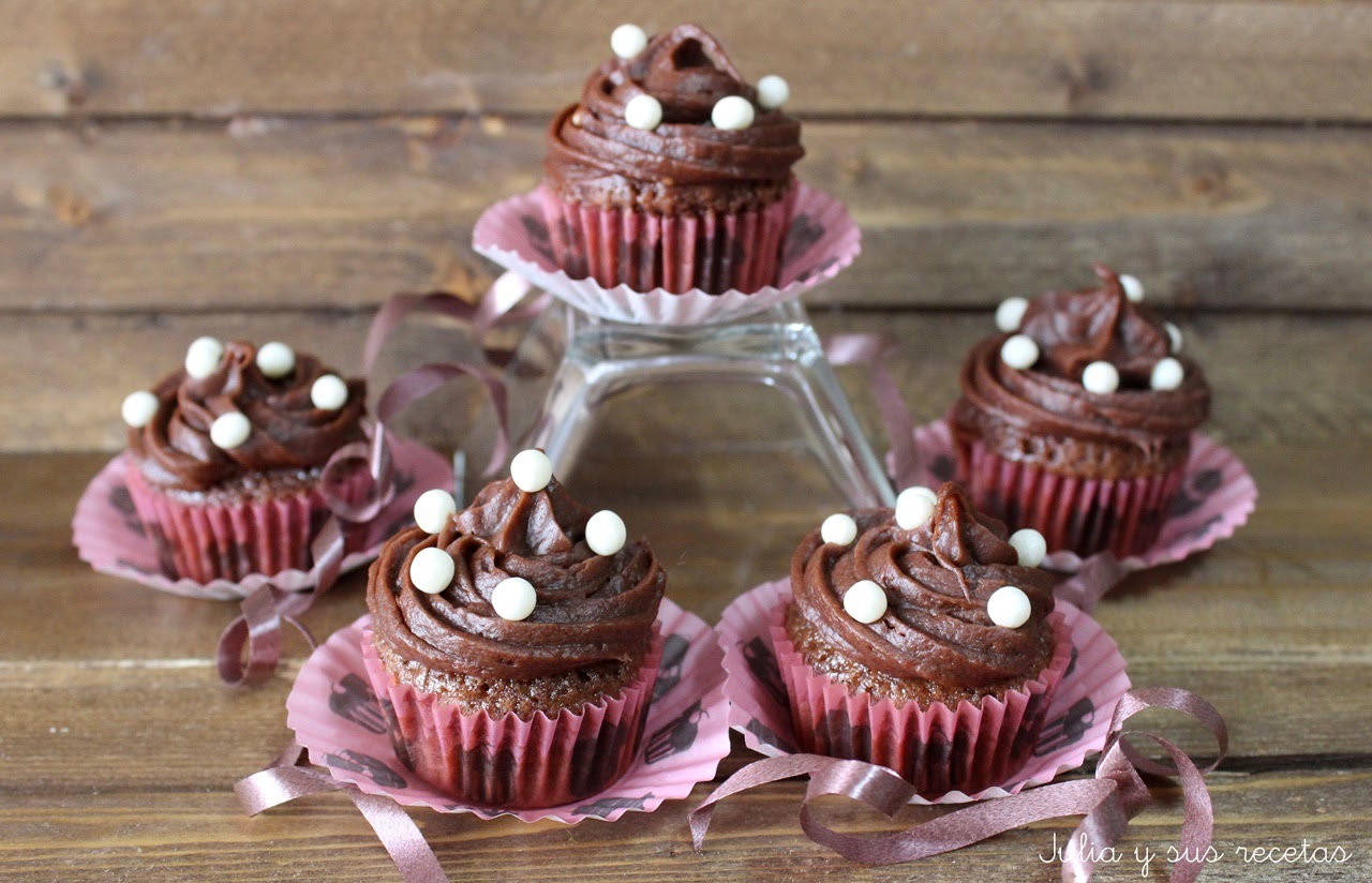 Mini cupcakes de chocolate y crema de Alba. Julia y sus recetas