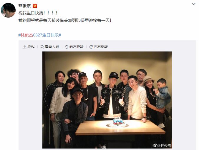 熱愛打電動的JJ連蛋糕都很電競風，是《絕地求生》當中的人物裝備包。