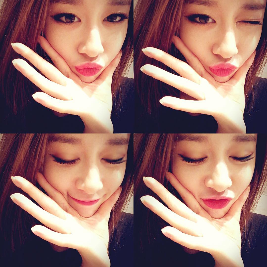 T-ara JiYeon posed for a set of cute SelCa pictures | T-ara World