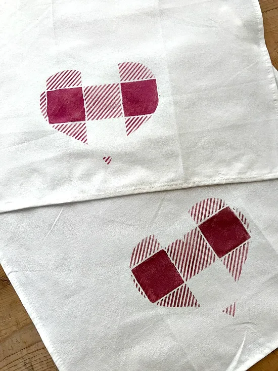 DIY Buffalo Check Heart Valentine Towels. Homeroad.net