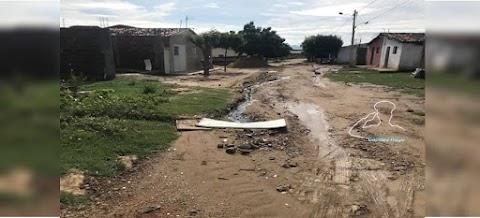 Rua São Cristóvão no bairro Santa Cecília, esgoto á céu aberto e necessidade de pavimentação 