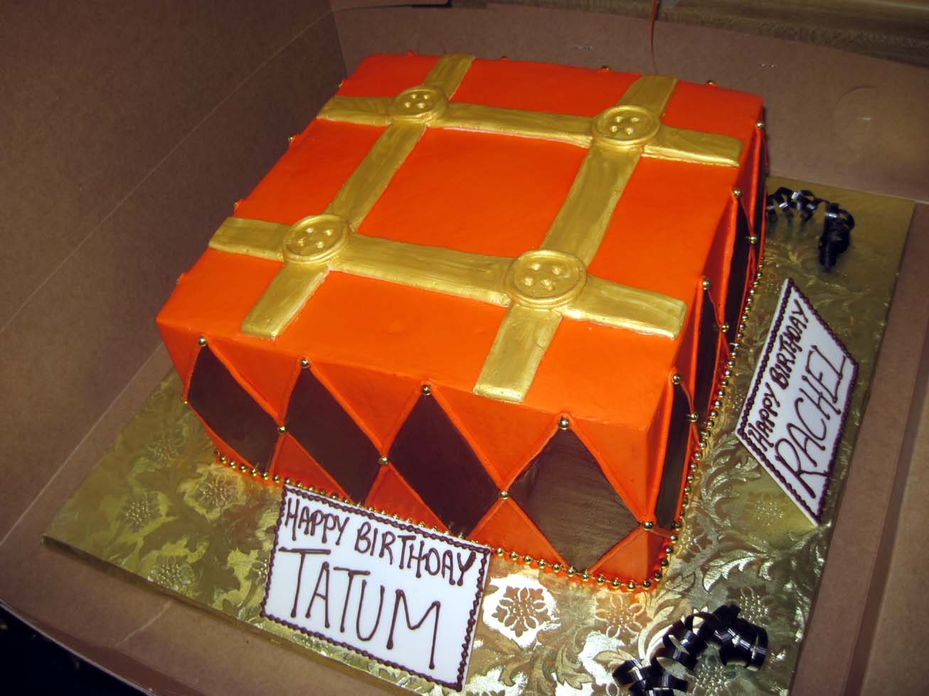 Hansen's Cakes It's always fun here at Hansen's Cakes!