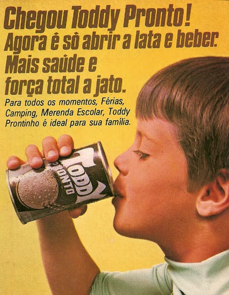 Propaganda do Toddy Pronto em 1982. Bebida servida em lata.