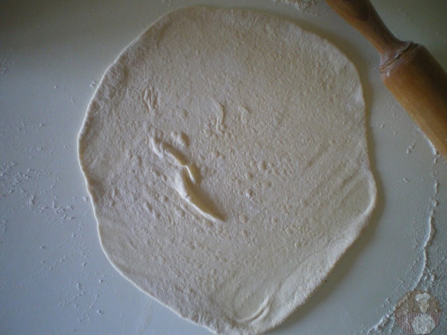 Lahmacun : Masa estirada