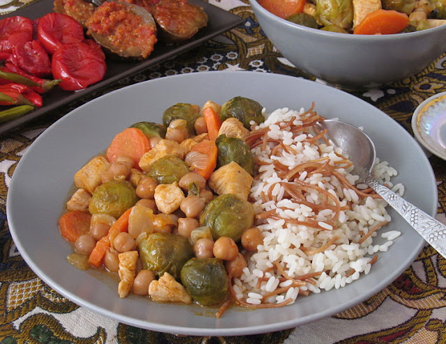 Брюссельская капуста с курицей и нутом (Tavuk Brüksel Lahanası Yemeği)