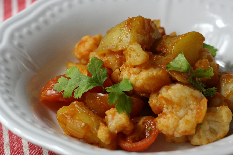 Sekundentakt: tomatiges Blumenkohl-Kartoffel-Curry