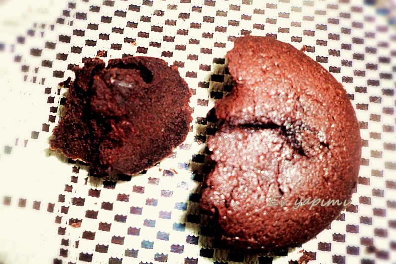 Ev yapımı "Hayat" Yoğun çikolatalı kek