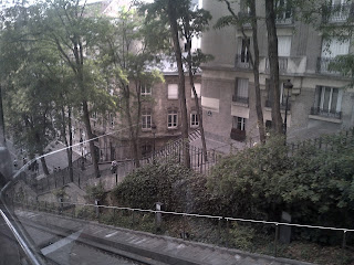 Impressionnante et belle vue depuis le funiculaire. Montmartre Monmartre Impressionnante et belle vue depuis le funiculaire.