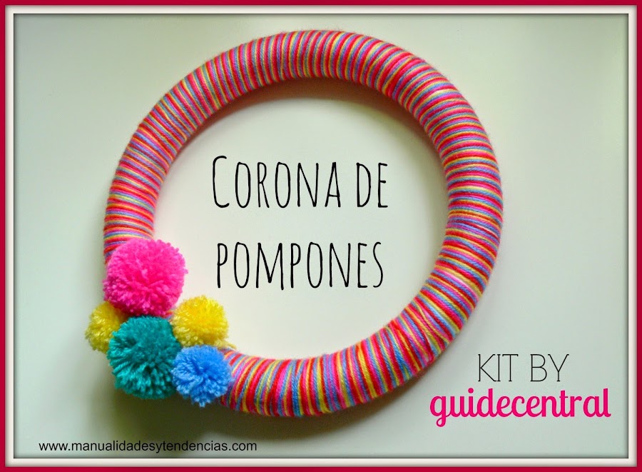 Corona para la puerta hecha con pompones