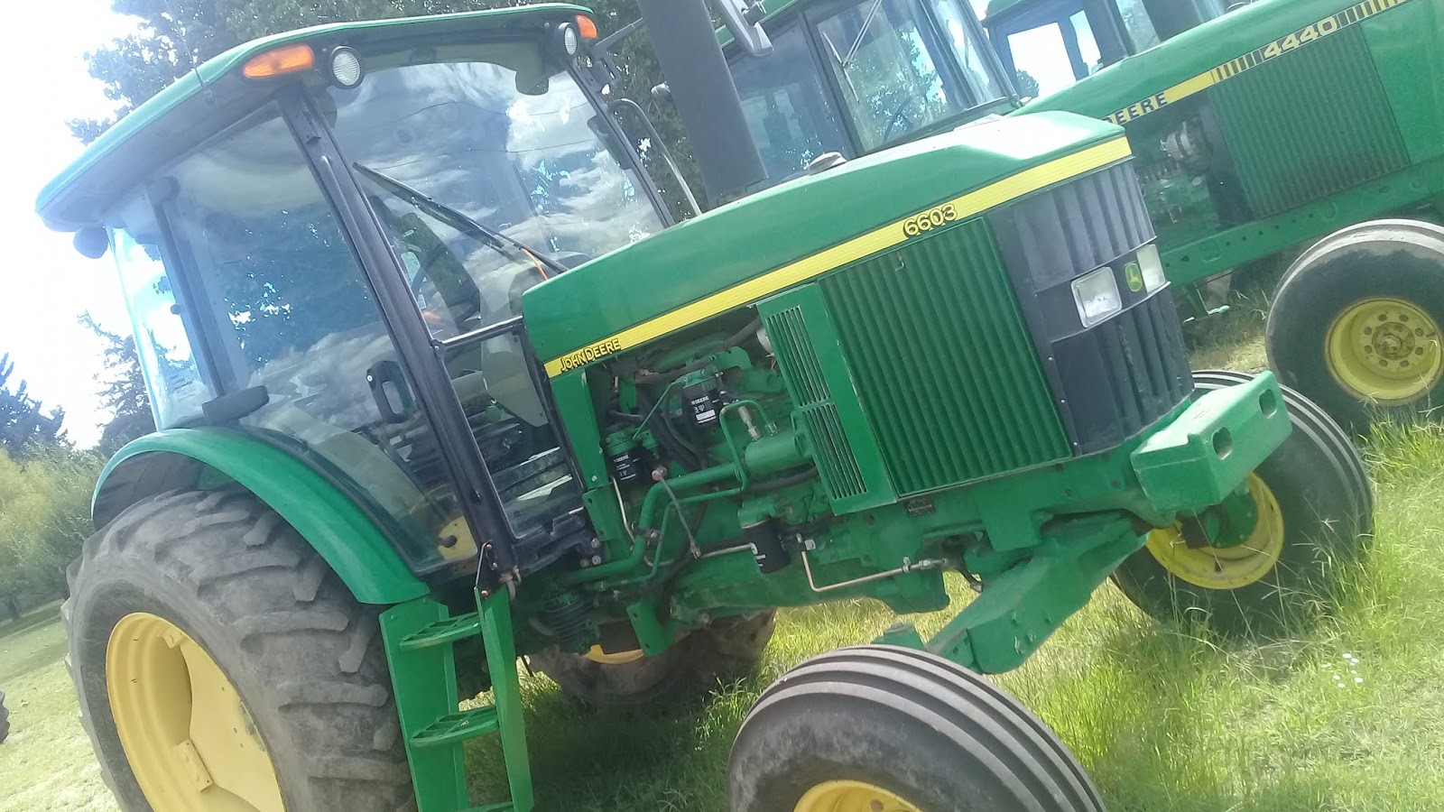 MAQUINARIA AGRICOLA INDUSTRIAL Tractor John Deere 6603 POR LLEGAR