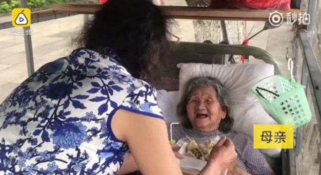 ''SAYA LAKUKAN INI HANYA UNTUK MENGEMBIRAKAN HATI MAK'' ''SAYA LAKUKAN INI HANYA UNTUK MENGEMBIRAKAN HATI MAK''