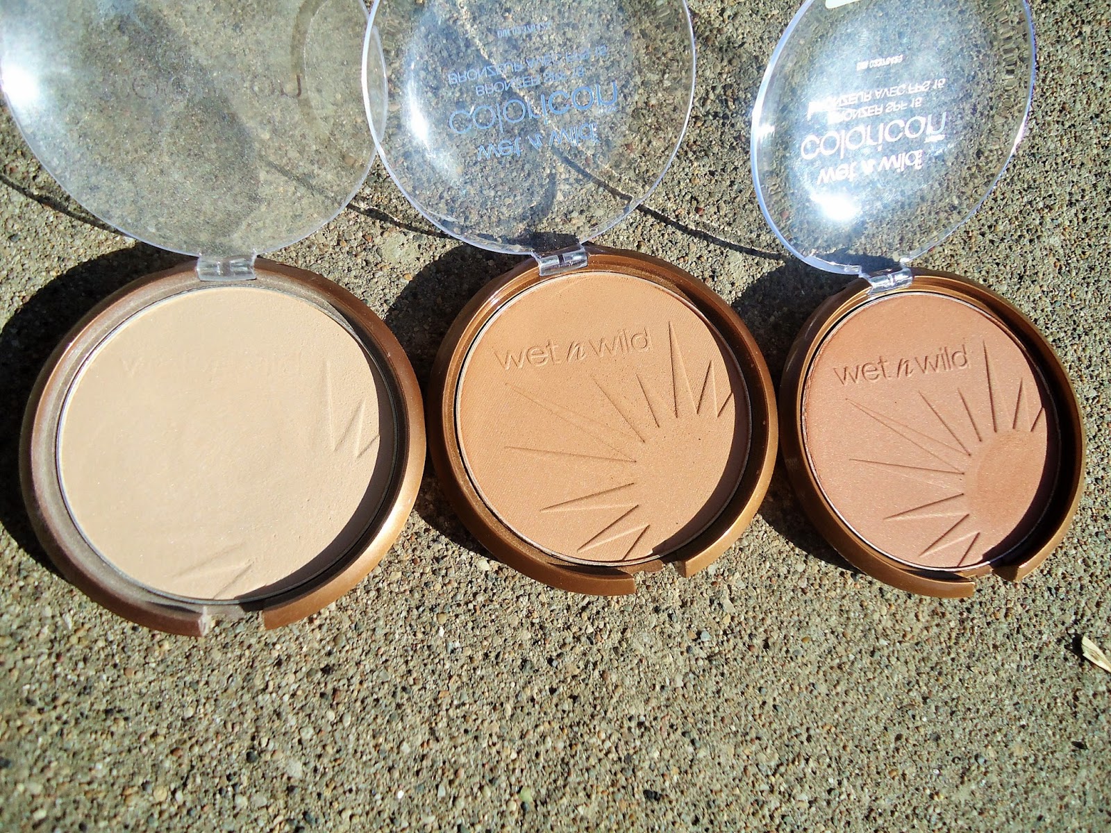 Todays review is going to be on the Wet N Wild Coloricon Bronzer. 