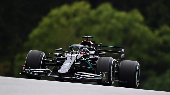 Lewis Hamilton con la Mercedes nelle prove libere del gran premio d'Austria 2020