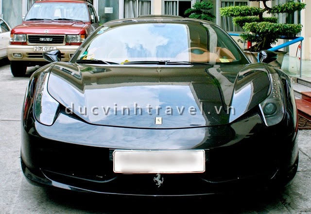 Cho thuê siêu xe cưới Ferrari 458 Italia Đen đời mới