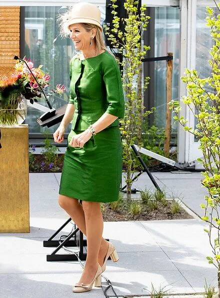 Queen Maxima wore green outfit by Natan Edouard Vermeulen. tanteLouise Vissershaven care home residents