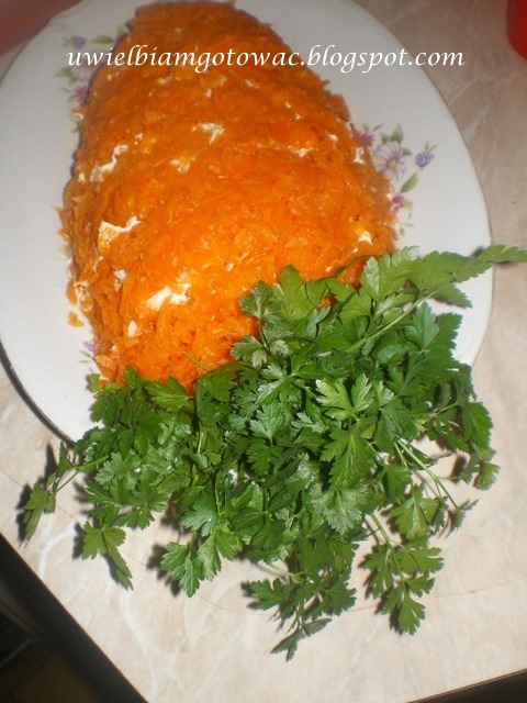 Sałatka w kształcie marchewki