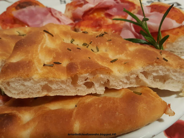 Focaccia al rosmarino https://lericettediclaudiaeandre.blogspot.com/