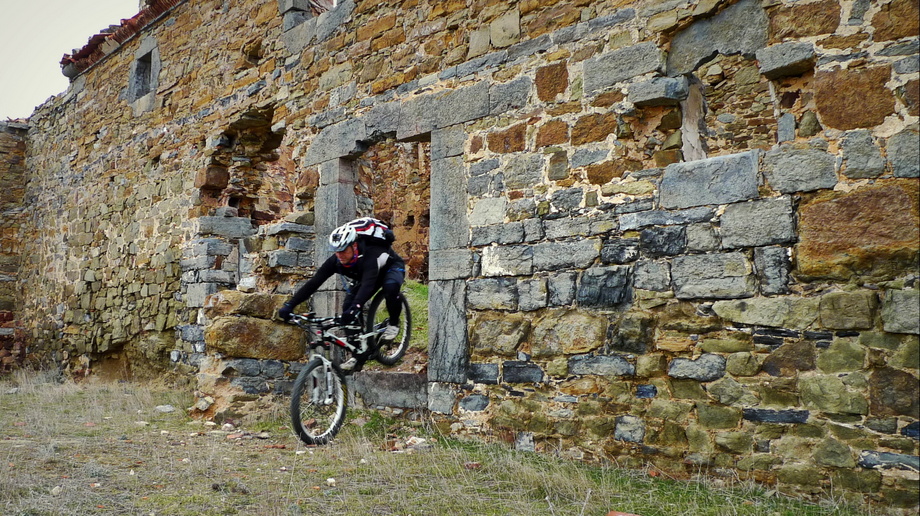 Biciorama: Eligiendo el camino difícil: Ruta de las ermitas en ruinas ...