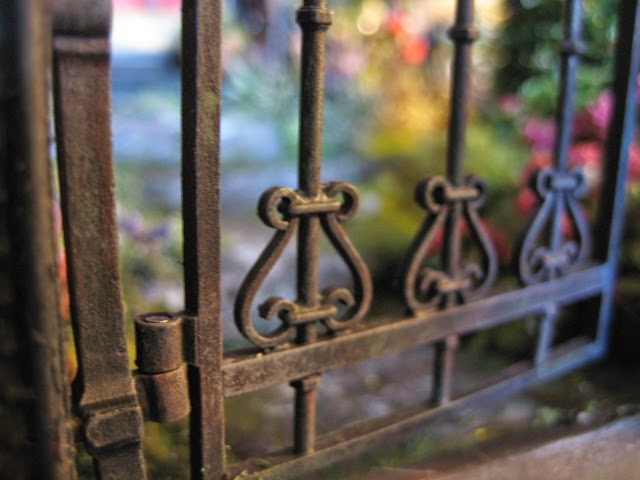 Studio E: "IN AN ENGLISH COUNTRY GARDEN"