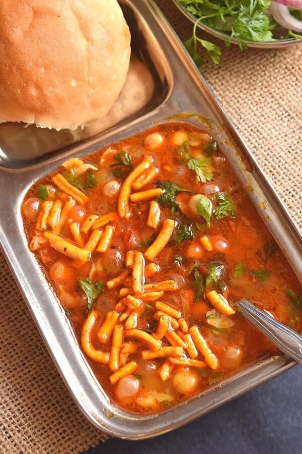 whites peas spicy served with sev,pav 