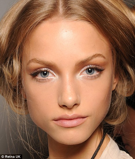 Top 4 'No Makeup' Makeup Ways to Enhance Your Eyes