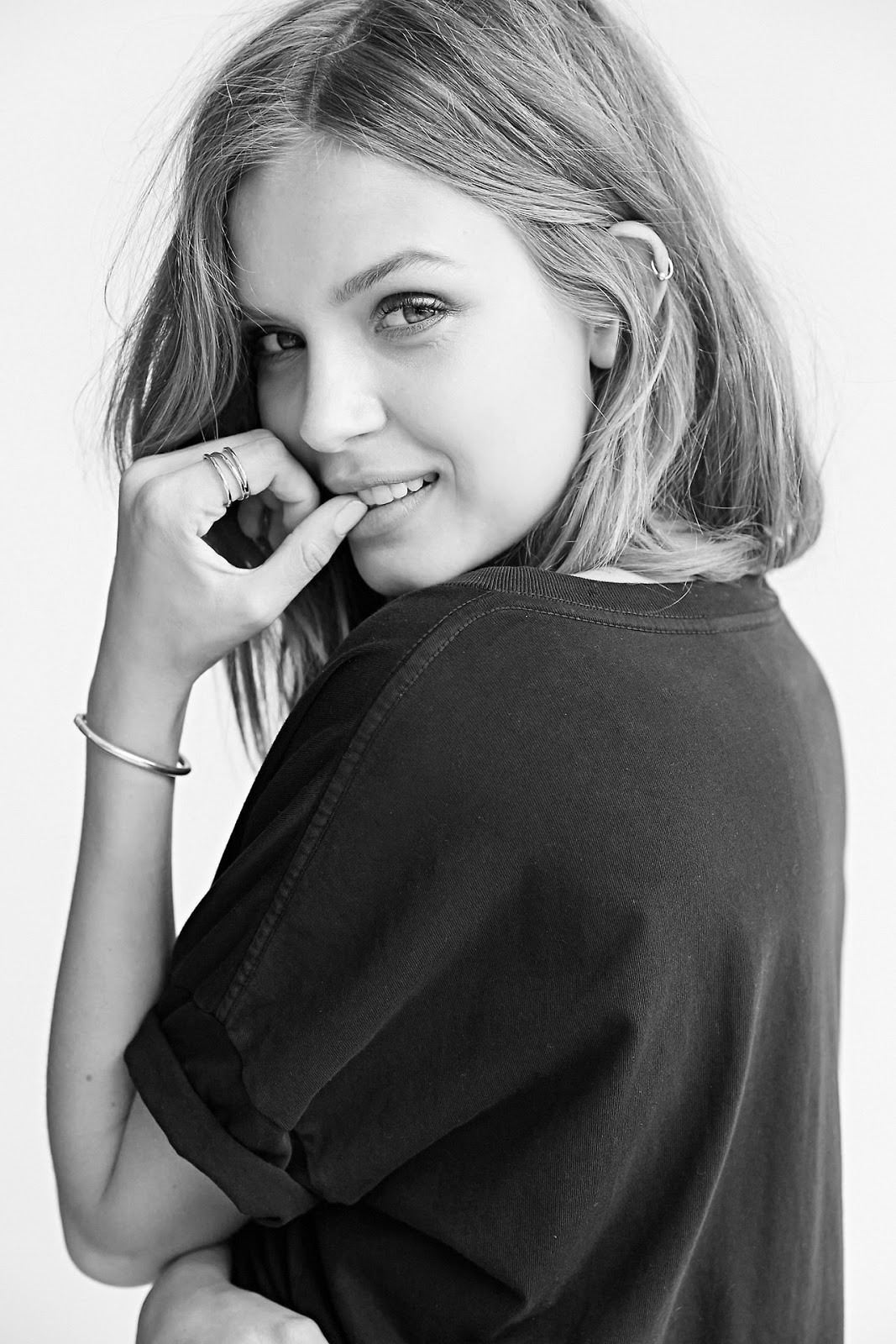 Josephine Skriver Wallpaper | Urban City Style