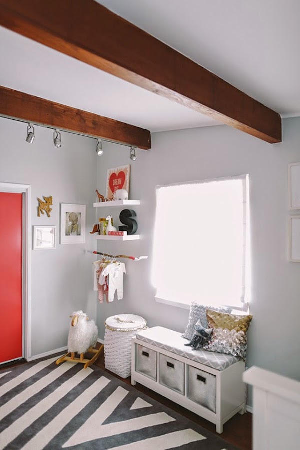 habitacion-gris-coral-geometricos