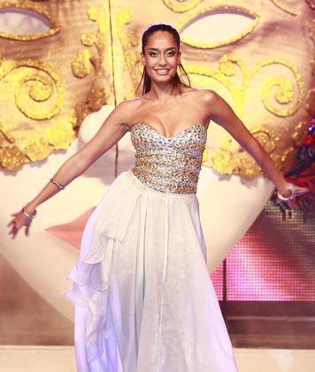 1 -  Bollywood Babes Heat Up New Years' Eve