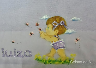 "fralda pintada com menininha e borboletas"