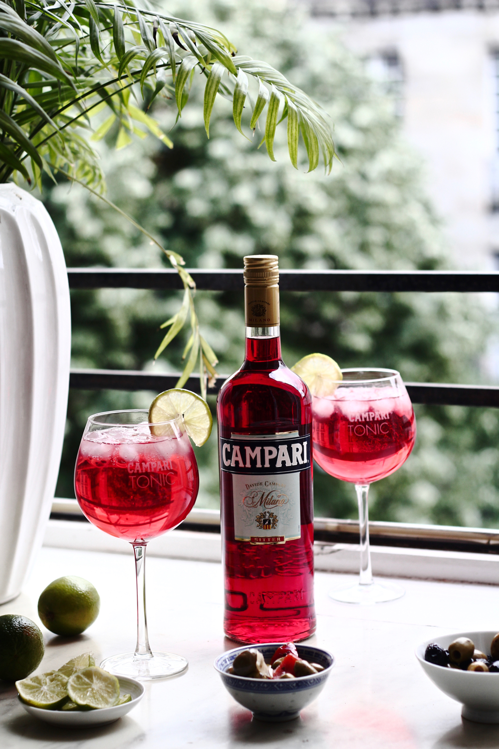 BLOG-MODE-HOMME-LIFESTYLE-RECETTE-COCKTAIL-SYMPA-FRAIS-ete-camparis-tonic-rouge-citron-amer-romantique-fraicheur-meilleur