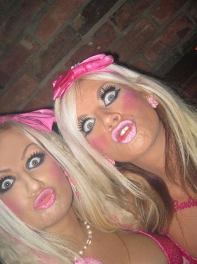 две страшные девушки