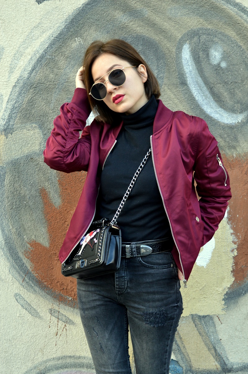 Outfit Red bomber jacket