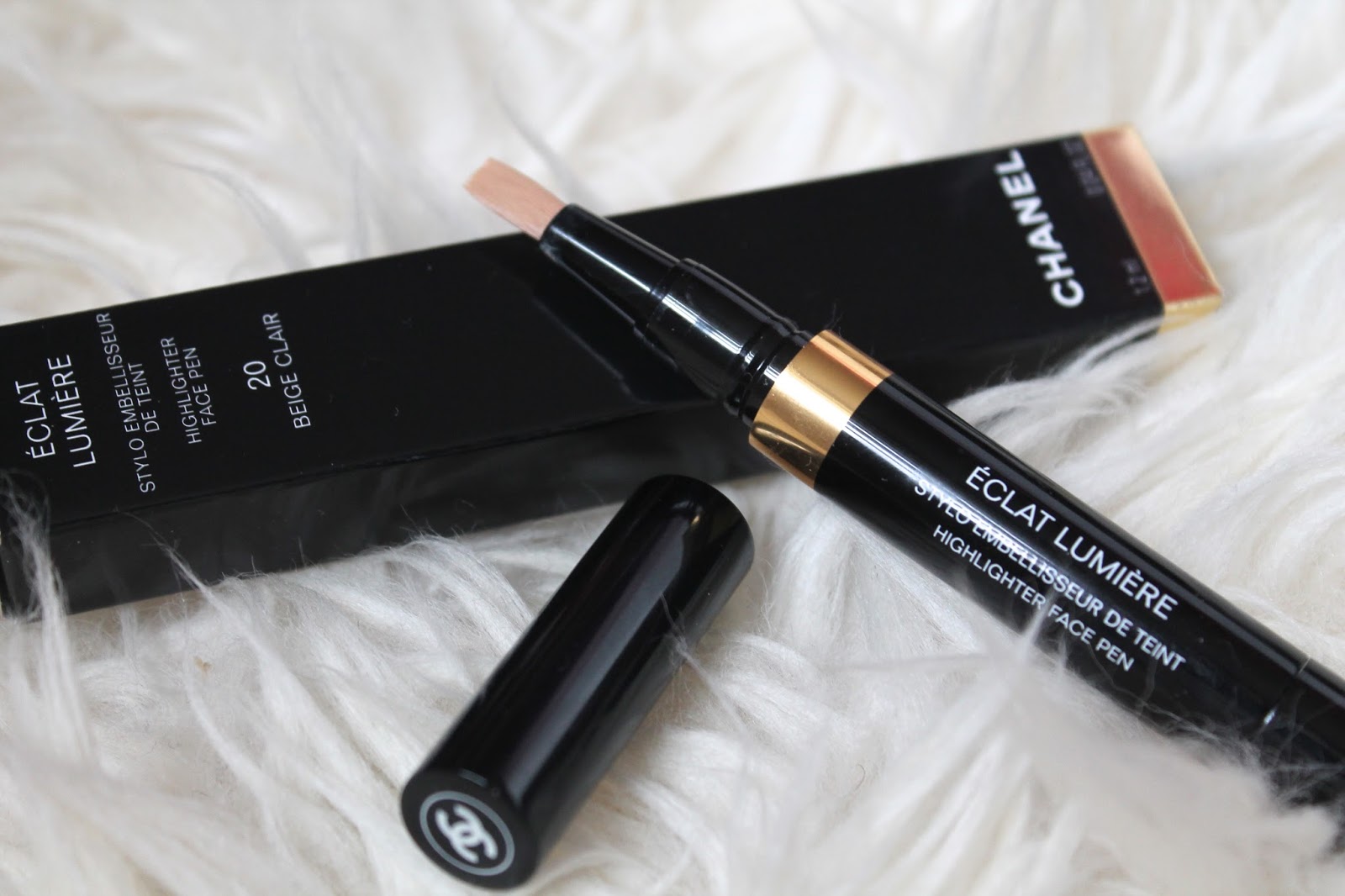 Beauty review Chanel Eclat Lumiere Highlighter Face Pen LILY OLIVIA