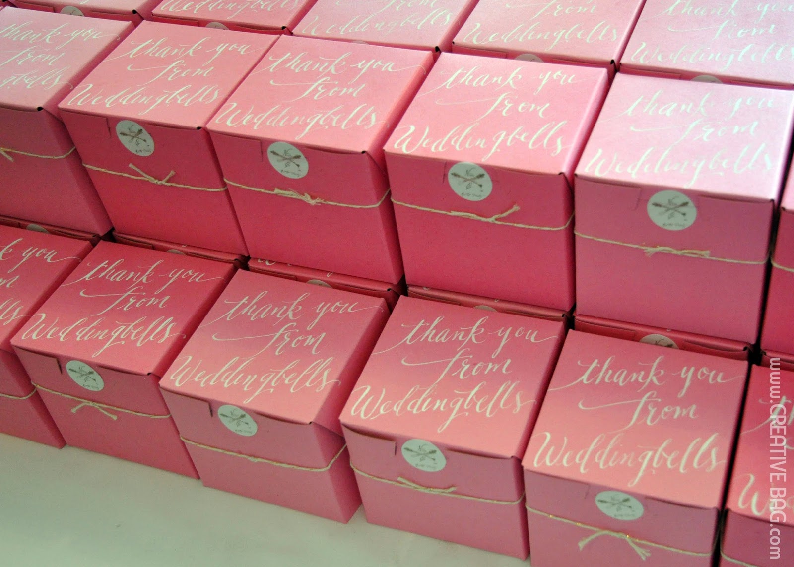 eclair favors - bakery boxes with beautiful calligraphy | creativebag.com