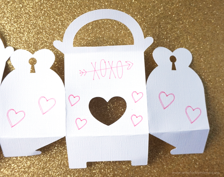 Surprise your Valentine with these easy-to-make Valentine's Day Treat Boxes made with the Cricut!