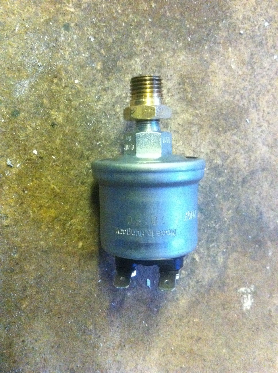 GBS Zero Kit Car Build Oil pressure guage and fuse box