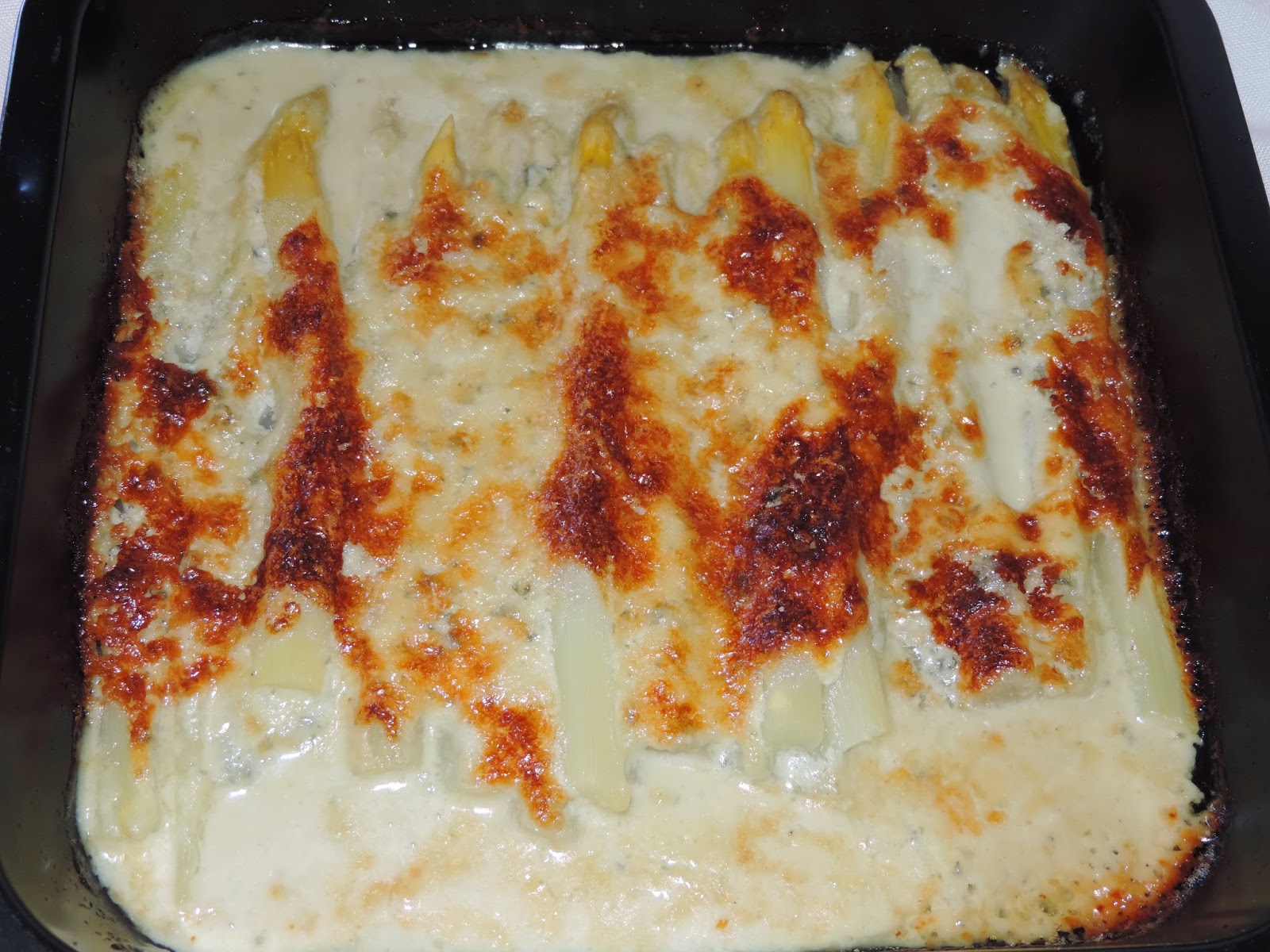 Spargel mit Roquefort überbacken - Roqueforttal sült spárga