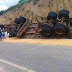 Caminhão tomba na BA-130, entre Baixa Grande e Macajuba