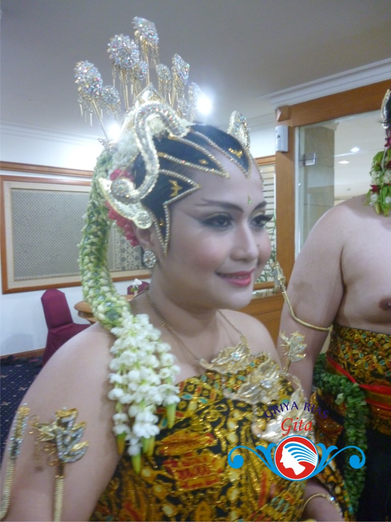 RIAS PENGANTIN PAES AGENG DI HOTEL GRAND CEMPAKA