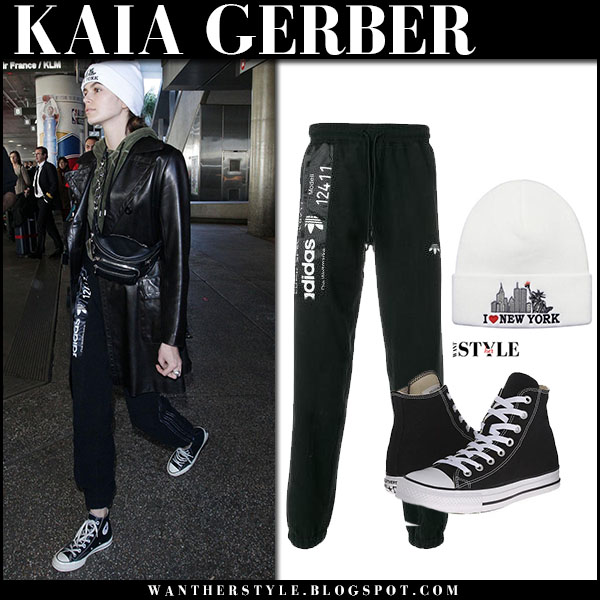 Kaia Gerber in black sweatpants and leather jacket at LAX on January 25 I want her style