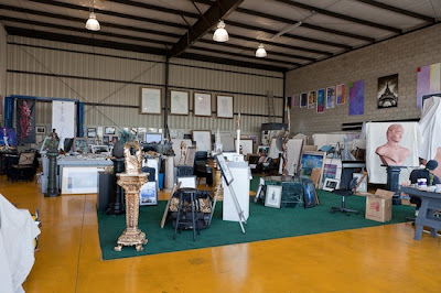 http://3.bp.blogspot.com/-4wrjlu07hsg/T7Kesi7sfqI/AAAAAAAABIM/gJMHduvW_-Y/s400/hangar.jpg